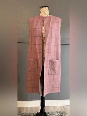Long Mauve Windowpane Knit Sleeveless Cardigan with Patch Pockets